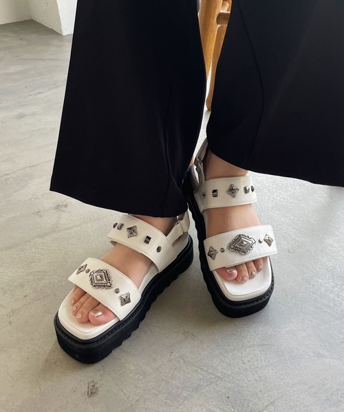 PAGEBOY(ページボーイ)の「シルバーコンチョスポサン(サンダル・レディース・ブラック/オフホワイト・MEDIUM/LARGE)」の17枚目の写真