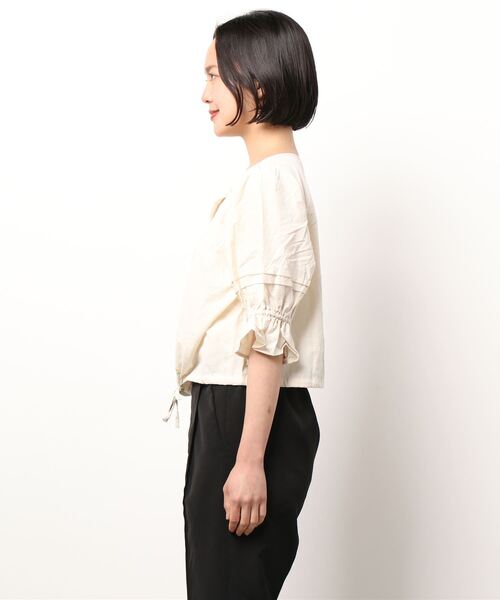 ehka sopo（エヘカソポ）の「【Maison SAJOU】ショート丈パフスリーブブラウス（シャツ/ブラウス・レディース・オフホワイト/キナリ・ﾌﾘ-）」の3枚目の写真