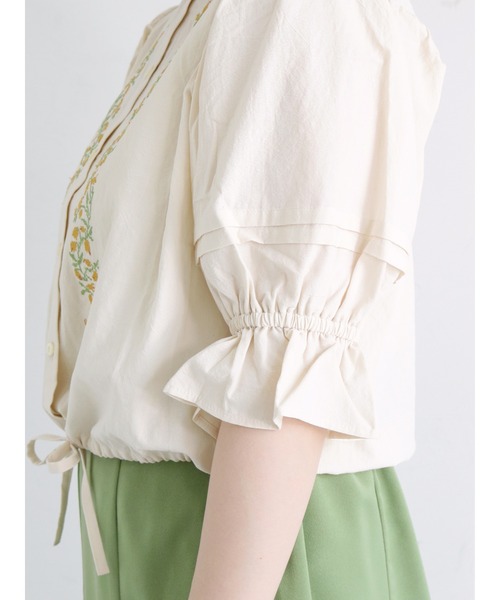 ehka sopo（エヘカソポ）の「【Maison SAJOU】ショート丈パフスリーブブラウス（シャツ/ブラウス・レディース・オフホワイト/キナリ・ﾌﾘ-）」の9枚目の写真