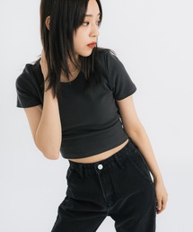 ショート丈 バックオープン クロップド半袖リブTシャツ