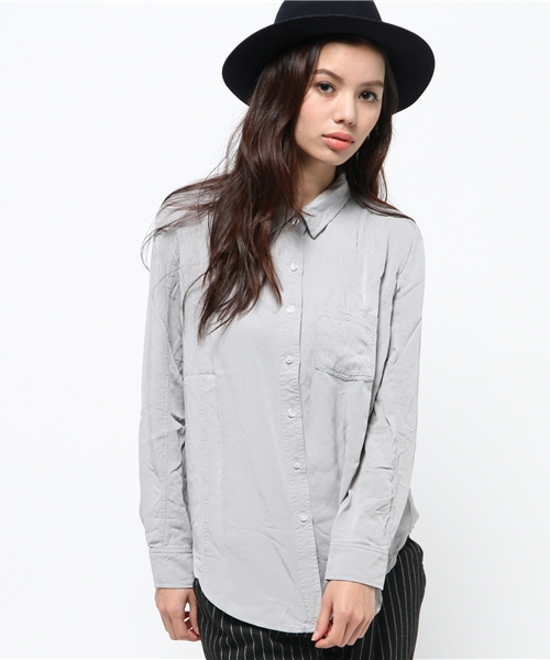 AZUL by moussy（アズールバイマウジー）の「Aレーヨンサイド切替長袖T/Bシャツ（シャツ/ブラウス・レディース・オフホワイト/ライトグレー/ライトベージュ・MEDIUM/SMALL/LARGE）」の2枚目の写真