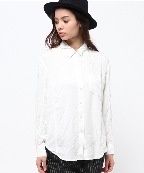 AZUL by moussy（アズールバイマウジー）の「Aレーヨンサイド切替長袖T/Bシャツ（シャツ/ブラウス・レディース・オフホワイト/ライトグレー/ライトベージュ・MEDIUM/SMALL/LARGE）」の4枚目の写真