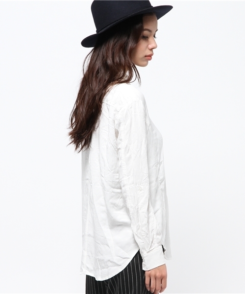 AZUL by moussy（アズールバイマウジー）の「Aレーヨンサイド切替長袖T/Bシャツ（シャツ/ブラウス・レディース・オフホワイト/ライトグレー/ライトベージュ・MEDIUM/SMALL/LARGE）」の5枚目の写真