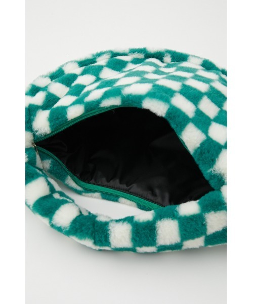 RODEO CROWNS WIDE BOWL(ロデオクラウンズワイドボウル)の「COLOR FAUX FUR BAG(ハンドバッグ・レディース・グリーン系その他/ブラック/ブルー・FREE)」の15枚目の写真