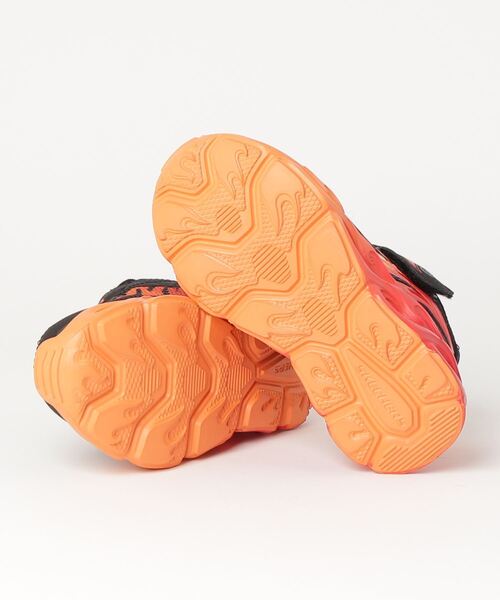 SKECHERS(スケッチャーズ)の「SKECHERS THERMO-FLASH-HEAT-FLUX / スケッチャーズ サーモ フレッシュ-ハート フラックス(スニーカー・キッズ・ブラック系その他・21cm/17cm/18cm/22cm/19cm/20cm/23cm)」の4枚目の写真