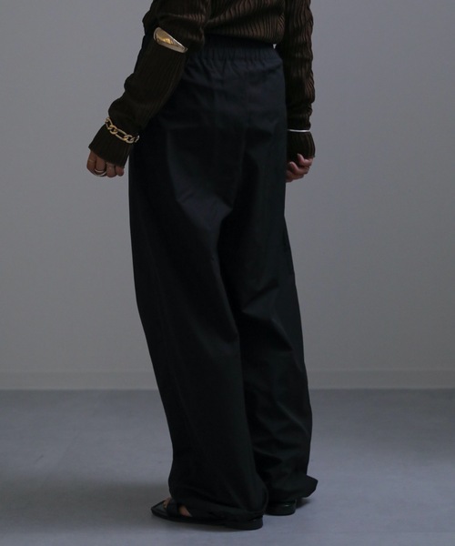 ap retro(アプレトロ)の「裾絞りナイロンイージーパンツ(その他パンツ・レディース・チャコールグレー/ブラック/アイボリー・FREE)」の4枚目の写真