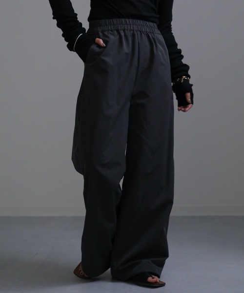 ap retro(アプレトロ)の「裾絞りナイロンイージーパンツ(その他パンツ・レディース・チャコールグレー/ブラック/アイボリー・FREE)」の10枚目の写真