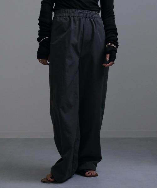 ap retro(アプレトロ)の「裾絞りナイロンイージーパンツ(その他パンツ・レディース・チャコールグレー/ブラック/アイボリー・FREE)」の12枚目の写真