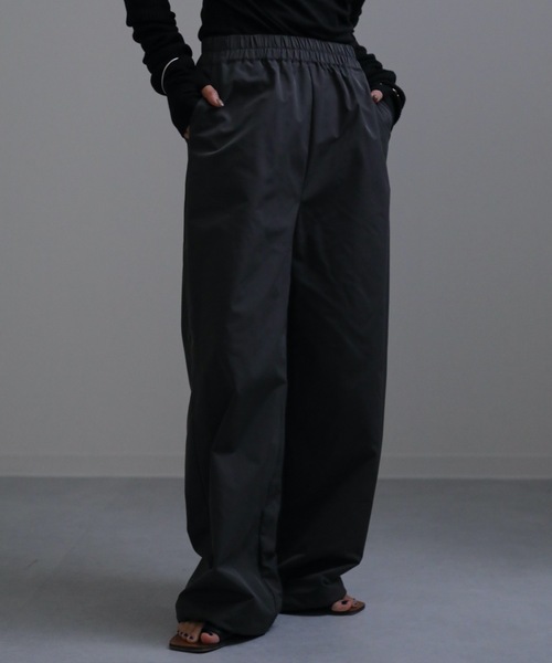 ap retro(アプレトロ)の「裾絞りナイロンイージーパンツ(その他パンツ・レディース・チャコールグレー/ブラック/アイボリー・FREE)」の16枚目の写真