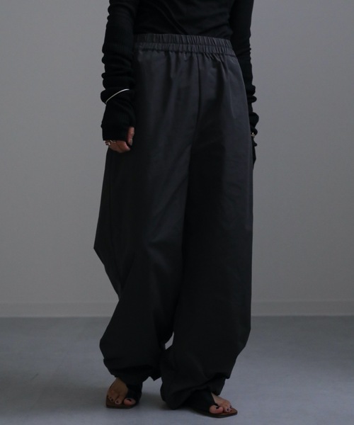 ap retro(アプレトロ)の「裾絞りナイロンイージーパンツ(その他パンツ・レディース・チャコールグレー/ブラック/アイボリー・FREE)」の17枚目の写真
