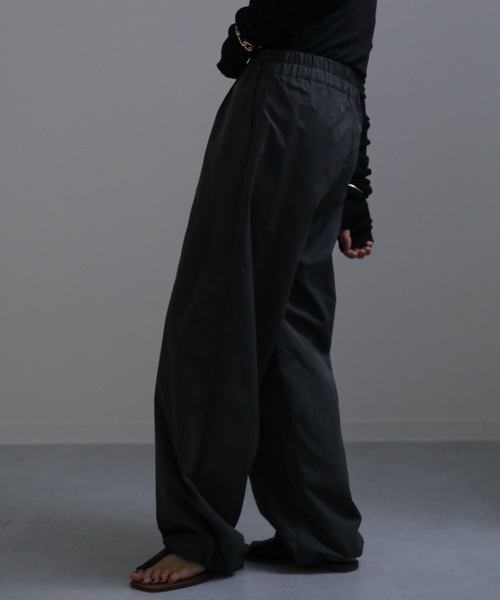ap retro(アプレトロ)の「裾絞りナイロンイージーパンツ(その他パンツ・レディース・チャコールグレー/ブラック/アイボリー・FREE)」の18枚目の写真