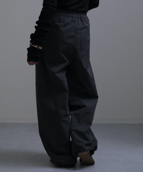 ap retro(アプレトロ)の「裾絞りナイロンイージーパンツ(その他パンツ・レディース・チャコールグレー/ブラック/アイボリー・FREE)」の19枚目の写真
