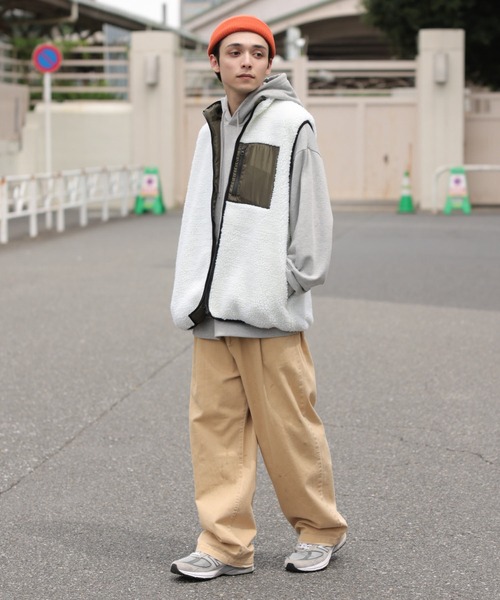 WEGO（ウィゴー）の「WEGO/リバーシブル ボアベスト（ベスト・メンズ・ホワイト/ブラック・MEDIUM/LARGE）」の3枚目の写真