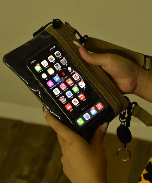 Holiday A.M.(ホリデーエーエム)の「スマホポーチ / ショルダーバッグ(ショルダーバッグ・レディース・カーキ/ブラック/グレイッシュベージュ・FREE)」の13枚目の写真
