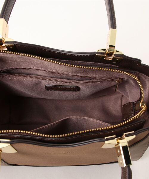 & chouette（アンドシュエット）の「スウェードライク ハンドル金具トート（ハンドバッグ・レディース・ベージュ/ダークグリーン/モカ・FREE）」の5枚目の写真