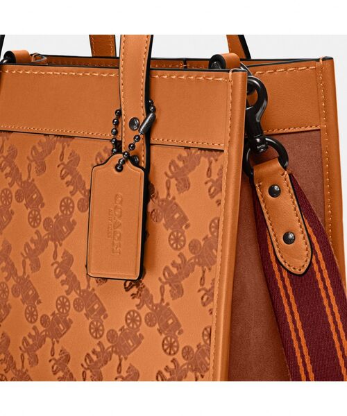 COACH（コーチ）の「フィールド トート 22・ホース アンド
