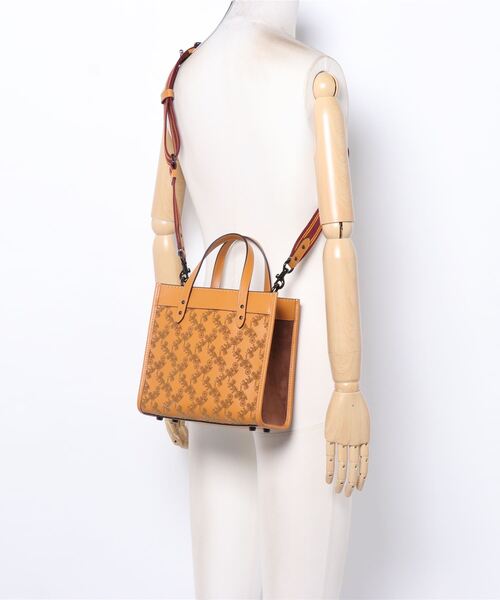 COACH（コーチ）の「フィールド トート 22・ホース アンド