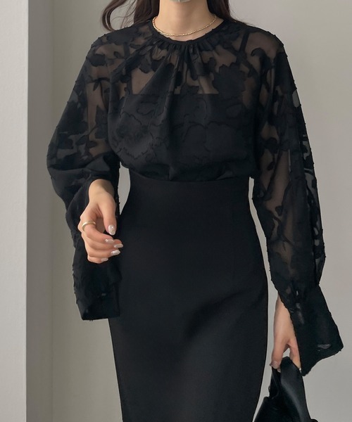 Louere(ルエレ)の「キャンディースリーブフラワートップス(シャツ/ブラウス・レディース・ホワイト/アイボリー/ブラック/ライトブルー/ネイビー・SMALL/MEDIUM/LARGE/X-LARGE)」の7枚目の写真