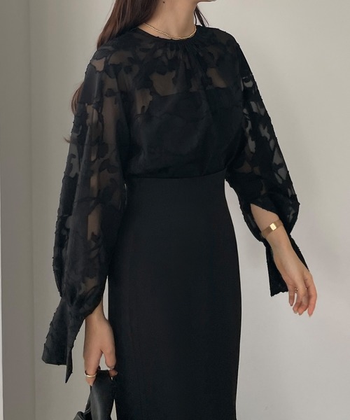 Louere(ルエレ)の「キャンディースリーブフラワートップス(シャツ/ブラウス・レディース・ホワイト/アイボリー/ブラック/ライトブルー/ネイビー・SMALL/MEDIUM/LARGE/X-LARGE)」の10枚目の写真