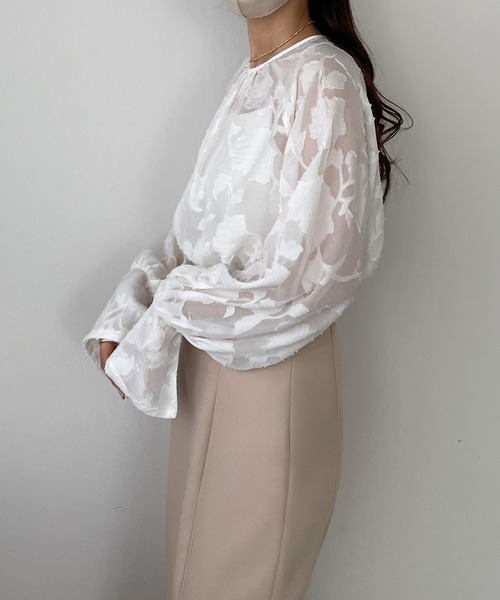 Louere(ルエレ)の「キャンディースリーブフラワートップス(シャツ/ブラウス・レディース・ホワイト/アイボリー/ブラック/ライトブルー/ネイビー・SMALL/MEDIUM/LARGE/X-LARGE)」の15枚目の写真