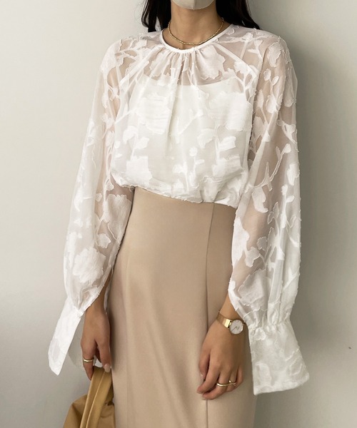 Louere(ルエレ)の「キャンディースリーブフラワートップス(シャツ/ブラウス・レディース・ホワイト/アイボリー/ブラック/ライトブルー/ネイビー・SMALL/MEDIUM/LARGE/X-LARGE)」の16枚目の写真