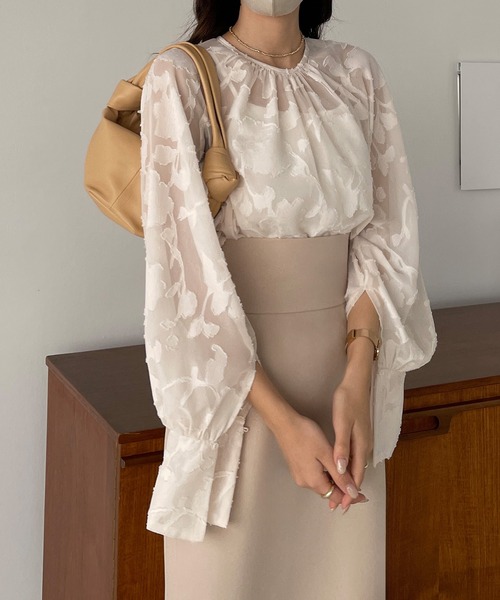 Louere(ルエレ)の「キャンディースリーブフラワートップス(シャツ/ブラウス・レディース・ホワイト/アイボリー/ブラック/ライトブルー/ネイビー・SMALL/MEDIUM/LARGE/X-LARGE)」の21枚目の写真