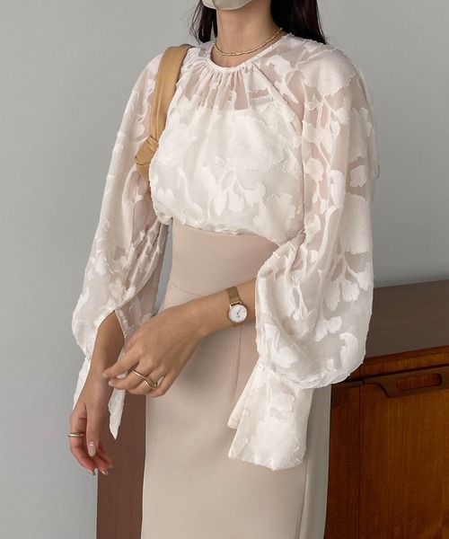 Louere(ルエレ)の「キャンディースリーブフラワートップス(シャツ/ブラウス・レディース・ホワイト/アイボリー/ブラック/ライトブルー/ネイビー・SMALL/MEDIUM/LARGE/X-LARGE)」の22枚目の写真