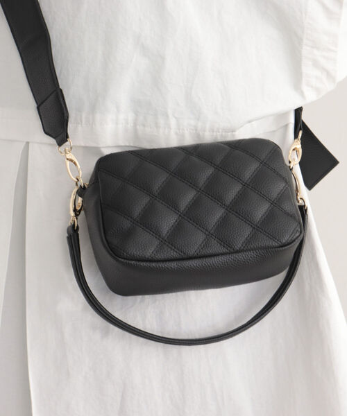 fredy emue（フレディエミュ）の「太ベルトキルトポシェット（ショルダーバッグ・レディース・キナリ/ブラック・FREE）」の2枚目の写真