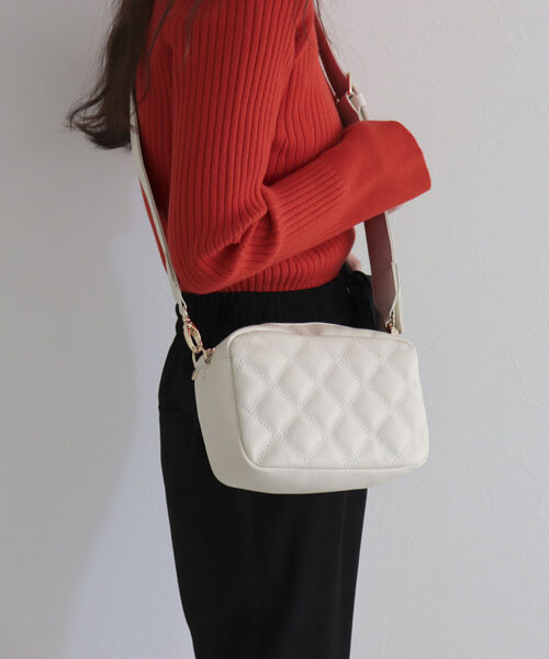 fredy emue（フレディエミュ）の「太ベルトキルトポシェット（ショルダーバッグ・レディース・キナリ/ブラック・FREE）」の19枚目の写真