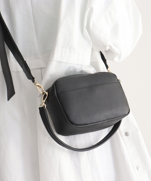 fredy emue（フレディエミュ）の「太ベルトキルトポシェット（ショルダーバッグ・レディース・キナリ/ブラック・FREE）」の6枚目の写真