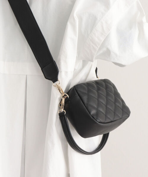 fredy emue（フレディエミュ）の「太ベルトキルトポシェット（ショルダーバッグ・レディース・キナリ/ブラック・FREE）」の14枚目の写真