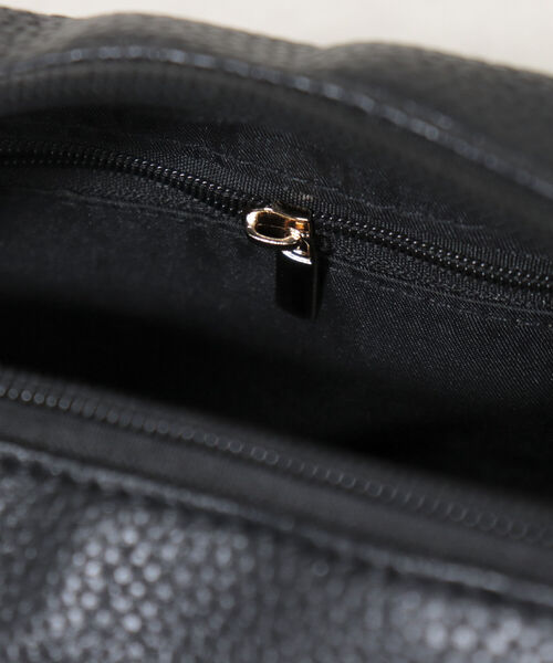 fredy emue（フレディエミュ）の「太ベルトキルトポシェット（ショルダーバッグ・レディース・キナリ/ブラック・FREE）」の15枚目の写真