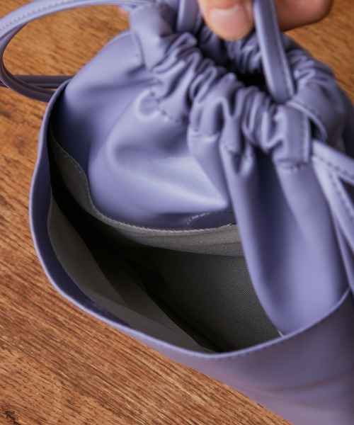 Actually（アクチュアリー）の「フェイクレザー 巾着ショルダー（ショルダーバッグ・レディース・グリーン/パープル・フリー）」の9枚目の写真