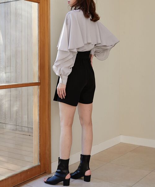 MAJESTIC LEGON（マジェスティックレゴン）の「タックハーフパンツ（その他パンツ・レディース・ブラック/ベージュ/ベージュ系その他・MEDIUM）」の22枚目の写真