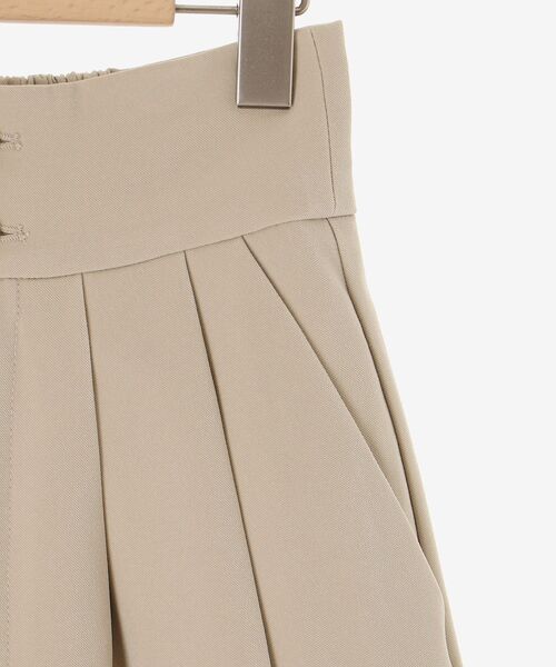 MAJESTIC LEGON（マジェスティックレゴン）の「タックハーフパンツ（その他パンツ・レディース・ブラック/ベージュ/ベージュ系その他・MEDIUM）」の13枚目の写真
