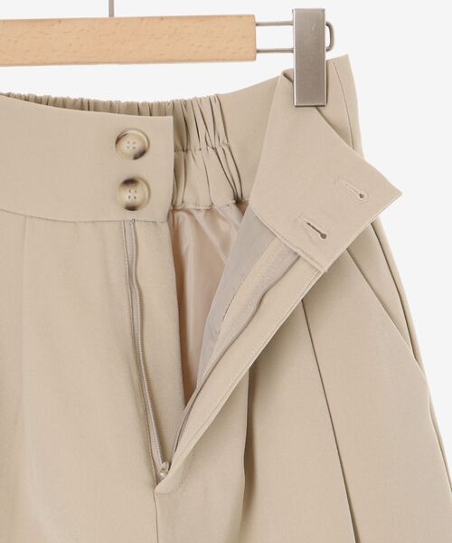 MAJESTIC LEGON（マジェスティックレゴン）の「タックハーフパンツ（その他パンツ・レディース・ブラック/ベージュ/ベージュ系その他・MEDIUM）」の14枚目の写真