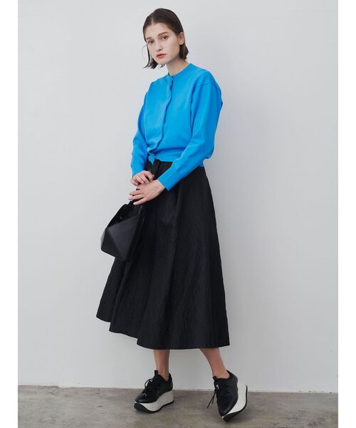ELENDEEK（エレンディーク）の「ベーシッククルーネックカーディガン（カーディガン/ボレロ・レディース・ブラック/オフホワイト/ブルー・FREE）」の14枚目の写真