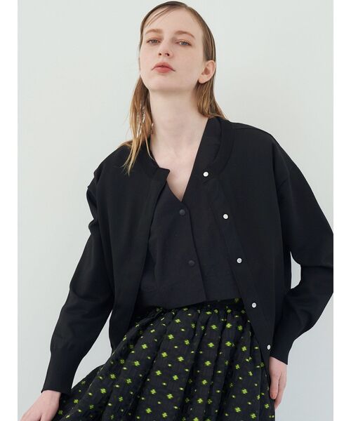 ELENDEEK（エレンディーク）の「ベーシッククルーネックカーディガン（カーディガン/ボレロ・レディース・ブラック/オフホワイト/ブルー・FREE）」の18枚目の写真