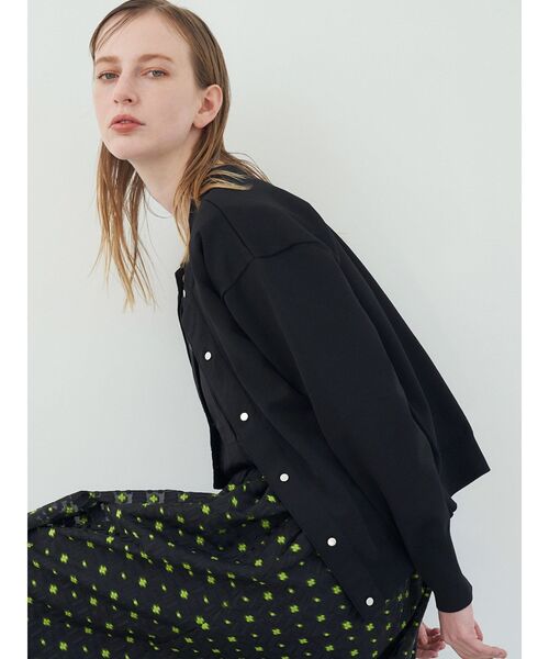 ELENDEEK（エレンディーク）の「ベーシッククルーネックカーディガン（カーディガン/ボレロ・レディース・ブラック/オフホワイト/ブルー・FREE）」の12枚目の写真