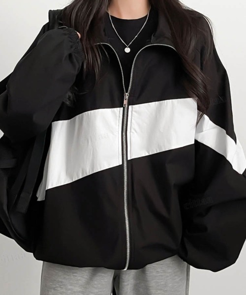 Dalfwin（ダールフィン）の「配色ななめライントラックジャケット（ブルゾン・レディース・ネイビー/カーキ/ブラック・MEDIUM/LARGE）」の2枚目の写真