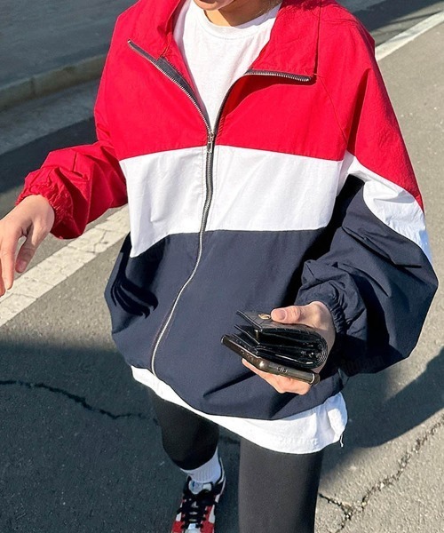 Dalfwin（ダールフィン）の「配色ななめライントラックジャケット（ブルゾン・レディース・ネイビー/カーキ/ブラック・MEDIUM/LARGE）」の12枚目の写真