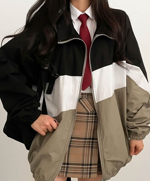 Dalfwin（ダールフィン）の「配色ななめライントラックジャケット（ブルゾン・レディース・ネイビー/カーキ/ブラック・MEDIUM/LARGE）」の11枚目の写真