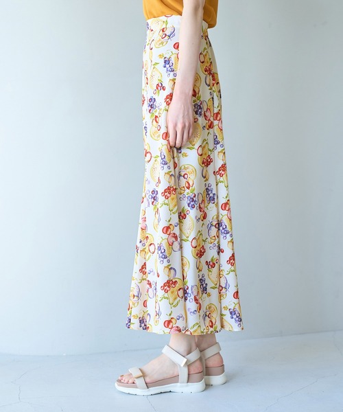ROPE' PICNIC(ロペピクニック)の「リンクコーデ/Tropical Fruits柄マーメイドスカート(スカート・レディース・ホワイト系その他/ブラック系その他・36/38)」の15枚目の写真