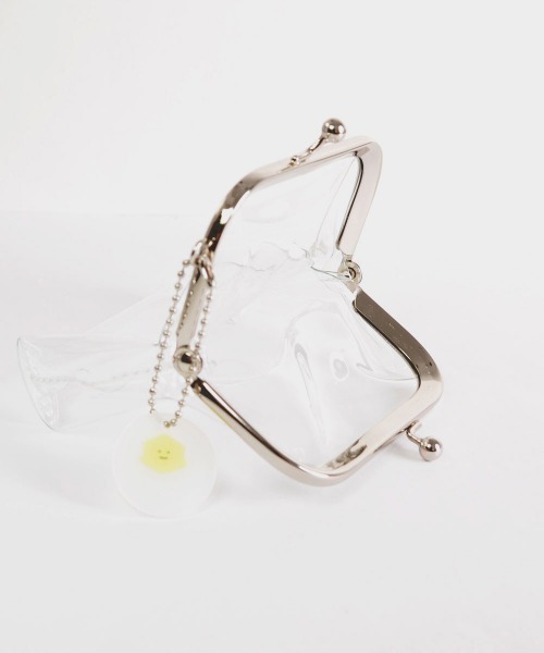 Mayree(メイリー)の「【urge select】クリアデザイン がま口ポーチ(チャーム付き)(ポーチ・レディース・クリア・FREE)」の4枚目の写真