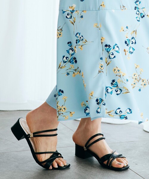 grove（グローブ）の「◆【サンダルにも!ミュールにも!嬉しい2WAY仕様!】クロスベルト2WAYサンダル（サンダル・レディース・アイボリー/ゴールド/ブラック・35/45）」の2枚目の写真