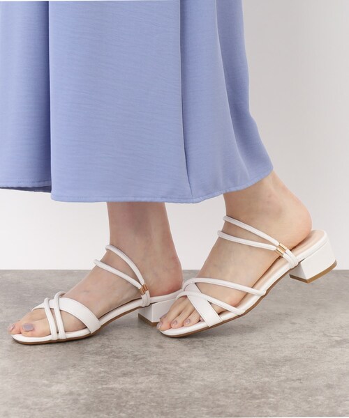 grove（グローブ）の「◆【サンダルにも!ミュールにも!嬉しい2WAY仕様!】クロスベルト2WAYサンダル（サンダル・レディース・アイボリー/ゴールド/ブラック・35/45）」の5枚目の写真