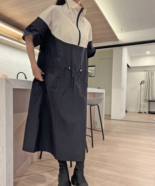 Jewelobe(ジュエローブ)の「ハーフジップバイカラーシャカシャカワンピース(ワンピース・レディース・カーキ/ブラック/ピンク/ベージュ/マスタード・FREE)」の15枚目の写真
