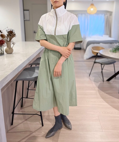 Jewelobe(ジュエローブ)の「ハーフジップバイカラーシャカシャカワンピース(ワンピース・レディース・カーキ/ブラック/ピンク/ベージュ/マスタード・FREE)」の10枚目の写真