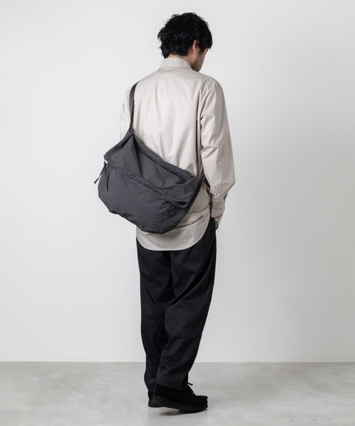 wrou（ロウ）の「ハイカウントコットンブロード レギュラーカラーシャツ / HIGH COUNT COTTON BROADCLOTH REGULAR COLOR SHIRT（シャツ/ブラウス・メンズ・ストライプ/ライトグレー/ネイビー・1/3/2）」の12枚目の写真