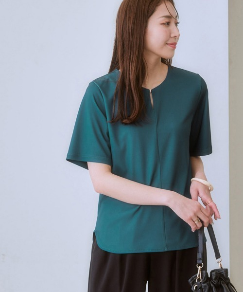 7days Life Styling(セブンデイズライフスタイリング)の「【ひんやり接触冷感】シルケット加工金具付カットソートップス(Tシャツ/カットソー・レディース・オフホワイト/ミント/ネイビー/ダークグリーン・S/M/L/LL)」の2枚目の写真